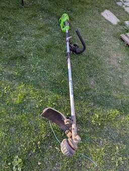 Křovinořez Greenworks GST1246