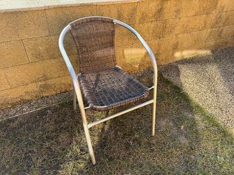 Židle z umělého ratanu