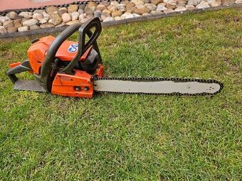 Motorová pila  Oleo-Mac 947. 