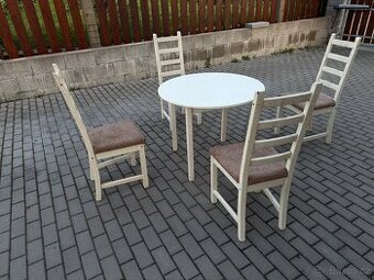 Jídelní set – stůl + 4 židle hledají nový domov