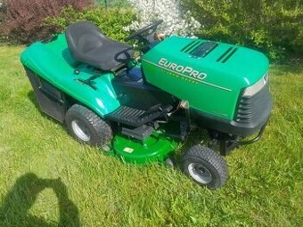 ZAHRADNÍ TRAKTOR JOHN DEERE