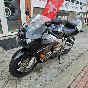 Honda CBR 900 RR, LEGENDÁRNÍ STROJ SKLADEM
