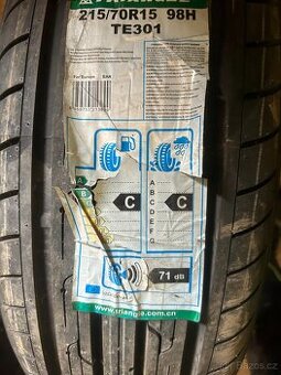 215/70R15 98H Triangle