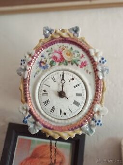 Starožitné porcelánové hodiny