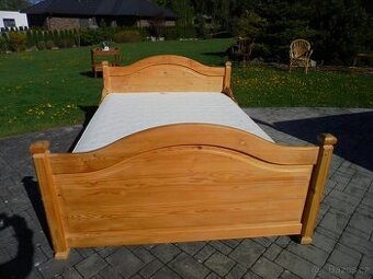 masivní dřevěná stylová postel, smrk masiv, rošt, matrace