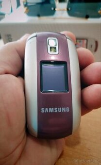 Historický funkční SAMSUNG SGH -E530 vajíčko Krabicovka