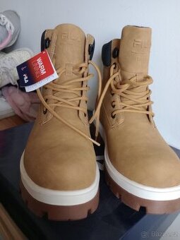 Nove. Fila