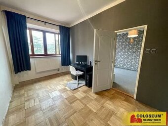 Moravský Krumlov, pronájem bytu 3+1, centrum města, zařízený