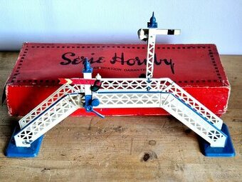 Vláčky -Železniční nadchod ze semafory, Hornby, A808, No. 2