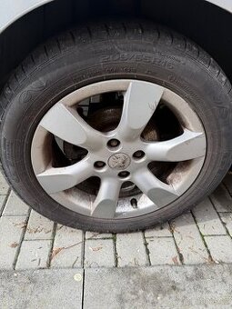 Letní pneu 255/55 R 16 včetně litých disků