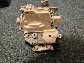 Audi A4 B8 pravý zadní originál zámek 8K0839016C