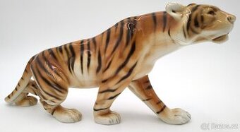 Krásný starý porcelánový tygr, Royal Dux, cca 39 cm