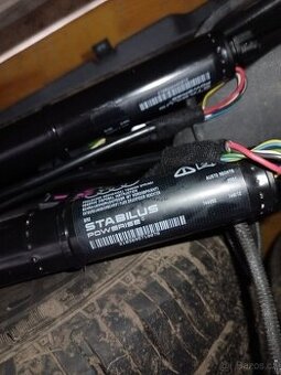 Elektrické pístnice kufru Audi s7