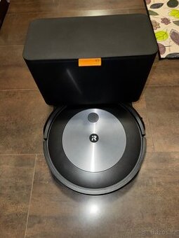ZÁNOVNÍ robotický vysavač iRobot Roomba j7+