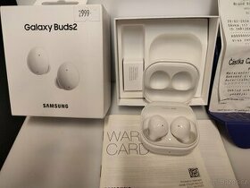 SLUCHÁTKA SAMSUNG GALAXY BUDS 2, KOMPLETNÍ BALENI S KRABIČKO