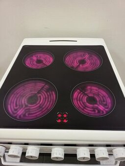 úzký sklokeramický sporák Amica