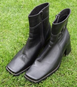 Prodám dámské černé kožené boty, vel.37