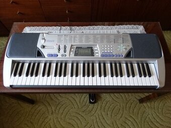 Klávesy Casio CTK-496 + sustain pedál + mikrofon + adaptér