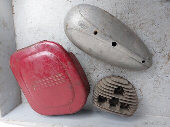 Jawa 350 viko, hlava a baterkovy kastlik