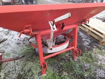 Velké jednotalířové rozmetadlo na 7 q, sklopná násypka