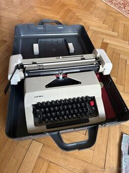 Kufříkový psací stroj Consul 22