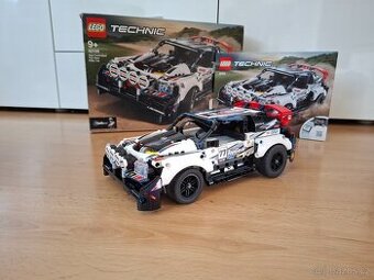 Lego Technic Závodní auto Top Gear 42109.