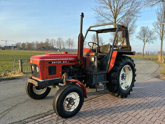 Zetor 6011 (1983) – farmářský traktor 2WD, plně funkční
