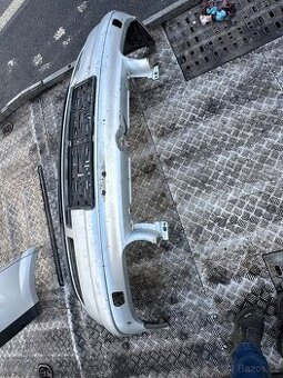 Přední nárazník VW Golf 4 stříbrný