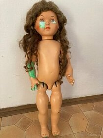 Stará panenka chodící