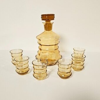 Karafa & panáky, medové sklo