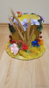 originální karnevalové klobouky z papíru