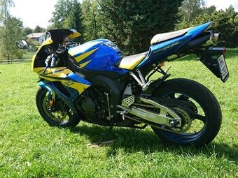 Honda CBR 1000RR Fireblade (2006) – TOP stav, bez investic.