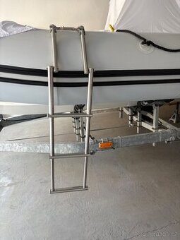 Teleskopický nerez žebřík na gumový člun