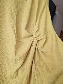 Hořčicově žluté šaty Mango