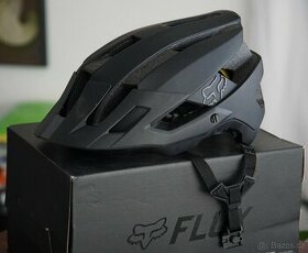 Pánská cyklistická přilba Fox Flux Mips Conduit Black - 1
