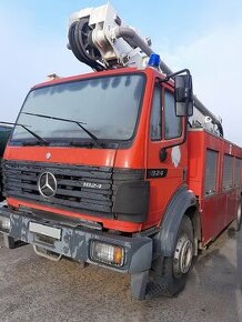 Mercedes špeciálne hasičské vozidlo - 1