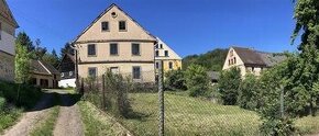 Prodej domu se dvěma zahradami a stodolou v obci Zubrnice