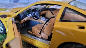 Modely aut Burago 1:18 a 1:16 výroba Itálie