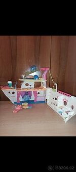 Little PET shop loď