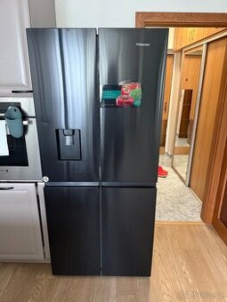 Americká lednice Hisense