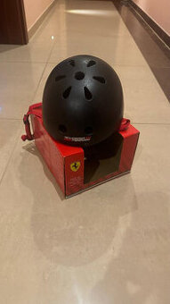 Ferrari Scuderia helma - 1