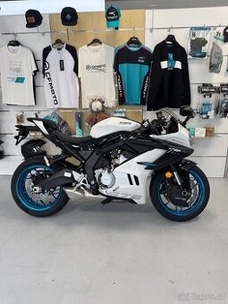 CFMOTO 675SR-R bílá 2025