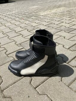Boty na motorku