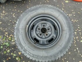 Kola na Hyundai H 100 se zimním pneu