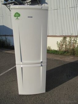 Nabízím lednici Elektrolux . Plně funkční Boxy kompletní. Ja