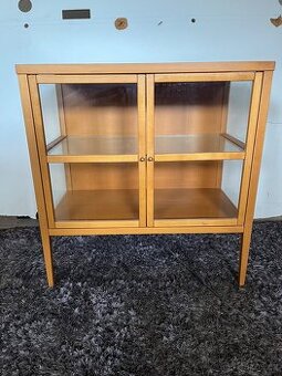 Prosklená dřevěná skříňka - buk, retro styl