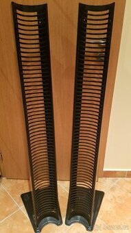 Pár stojanů na CD/DVD