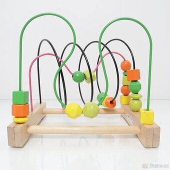 IKEA motorický labyrint, provlékačka