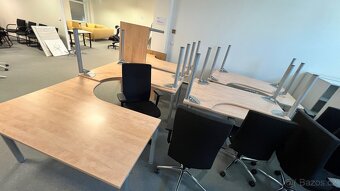 Kancelářské stoly, kvalitní vybavení kancelaře, nábytku