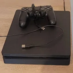 Prodám PS 4 +3 Gamepad